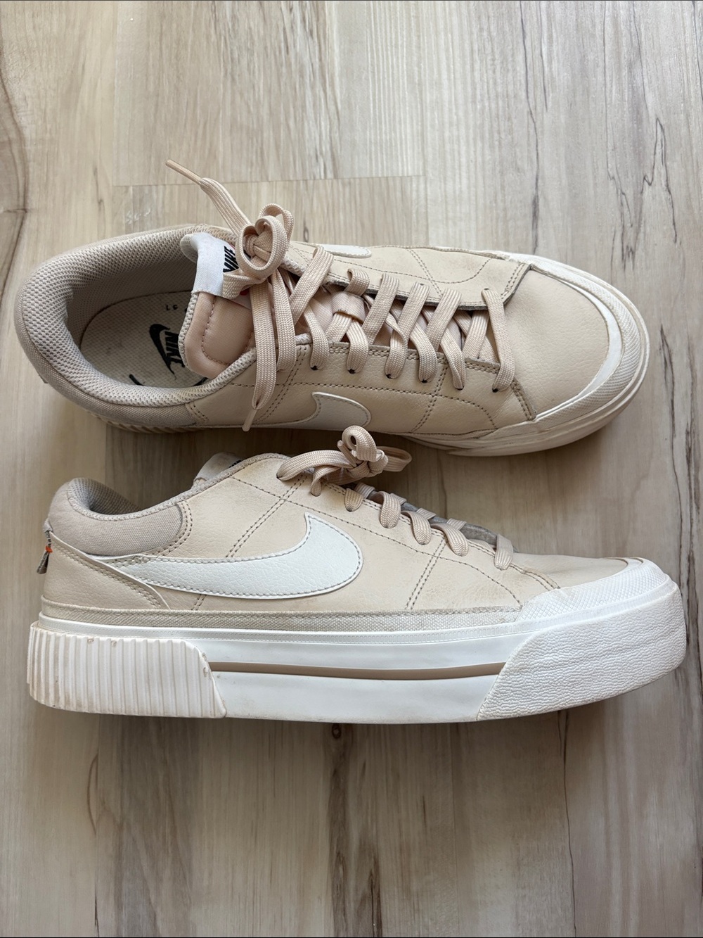 Nike court legacy beige and white